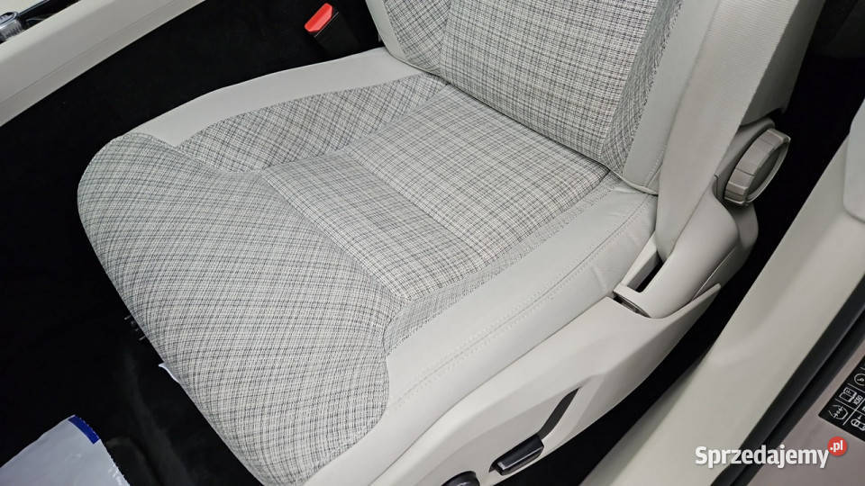 Volvo XC 60 20 Core 2WD Z Polskiego Salonu srebrny Warszawa
