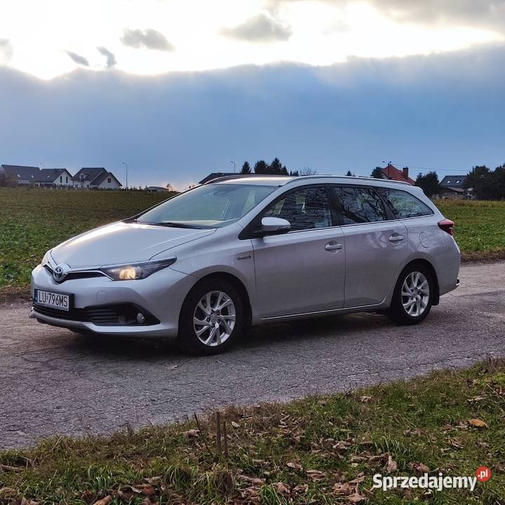 Toyota Auris hybryda gaz 2018r faktura VAT 23 dolnośląskie Strzegom
