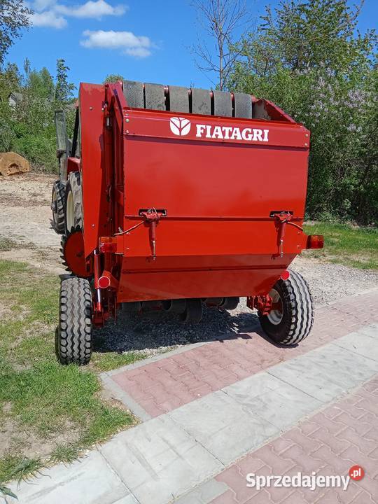 Prasa rolującą FIATAGRI Hesston 5650 John Deere Piórków