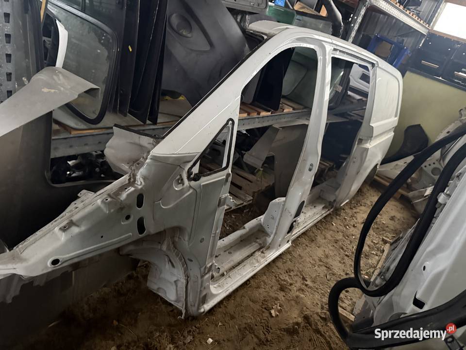 Poszycie boczne lewe ćwiartka lewa Mercedes Vito Ociesęki