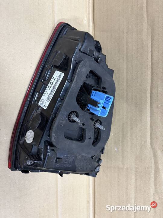 LAMPA LEWA TYŁ TYLNA W KLAPĘ VW PASSAT B8 LIFT Drezdenko