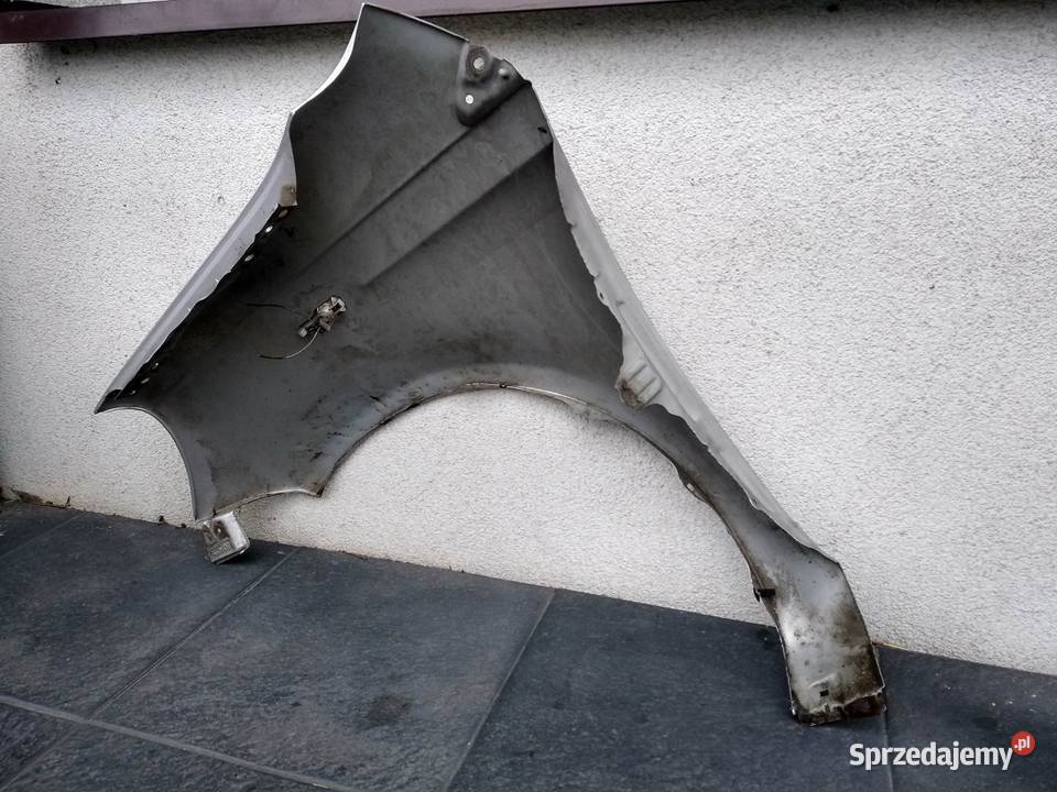 Toyota Yaris I 1 LIFT FL błotnik prawy pasażera osobowe