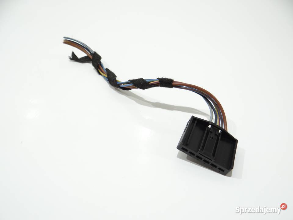 KOSTKA WTYCZKA LAMPY TYŁ W BŁOTNIK BMW E90 LCI lubelskie Strzyżewice