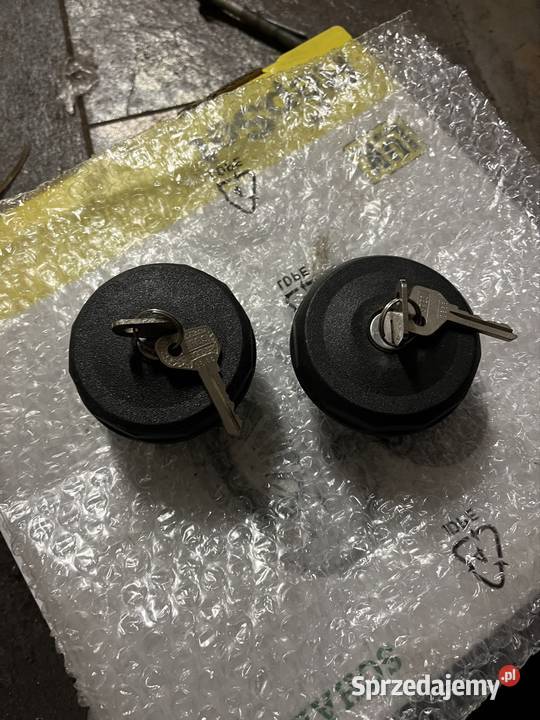 Korek wlewu paliwa Fiat 126p nowy 2 klucze Łódź