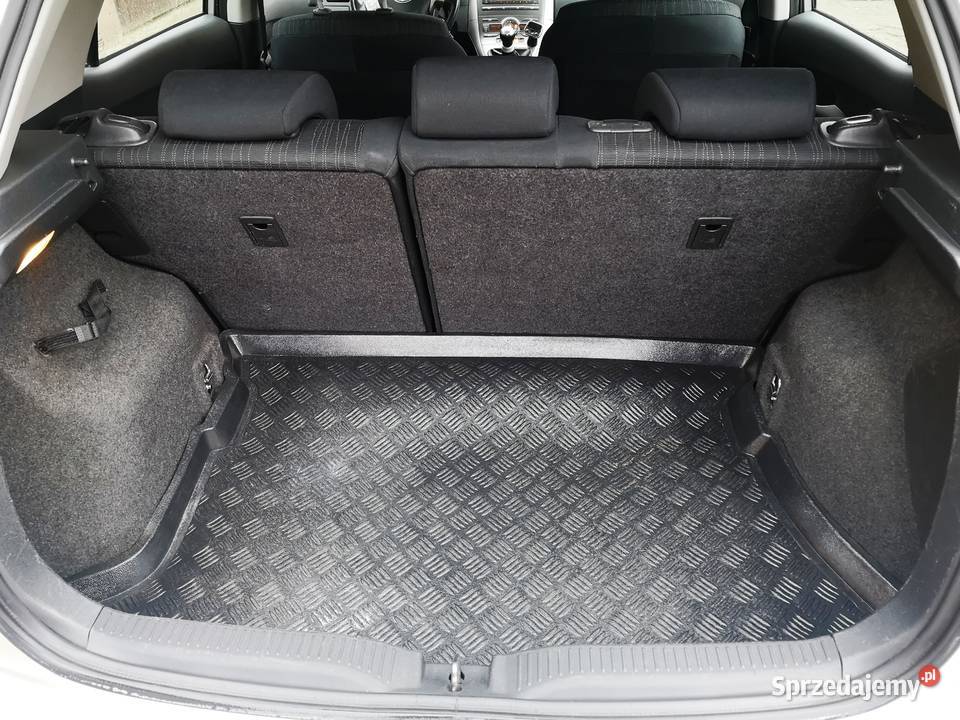 Toyota Auris 16 Sol 2007 srebrny Kiernozia