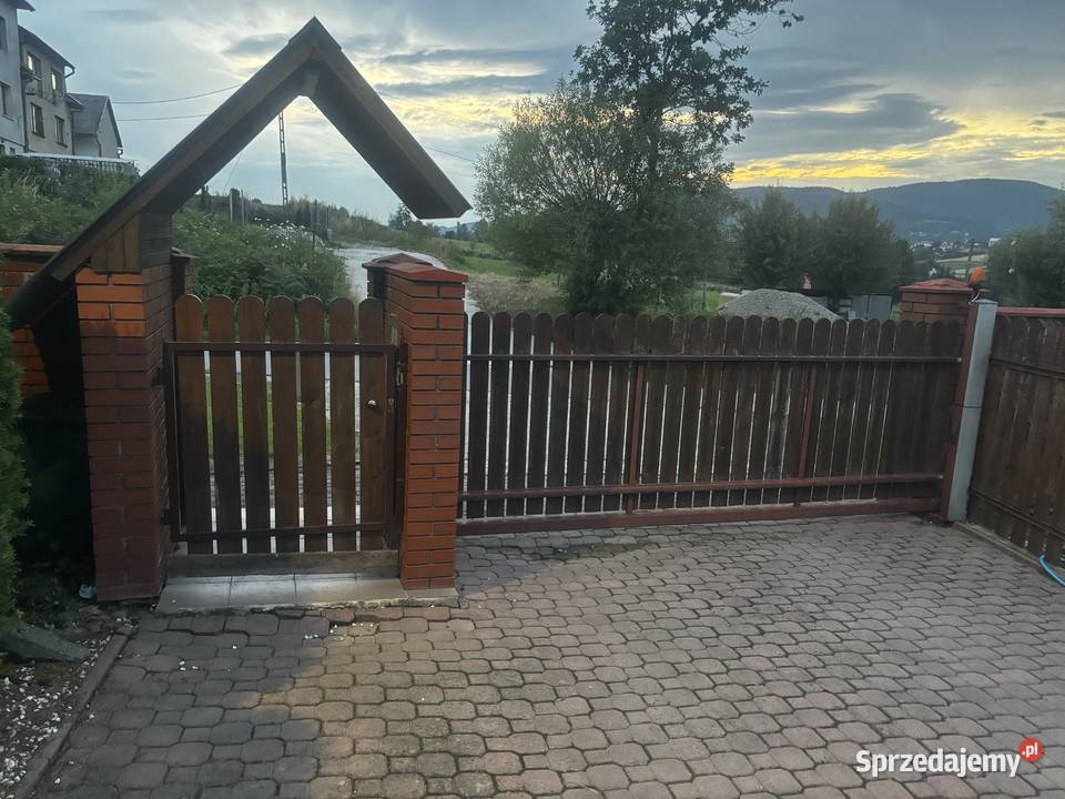 Brama przesuwna z automatem i bramką Limanowa