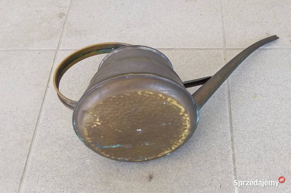 Stara konewka do podlewania kwiatów doniczkowych