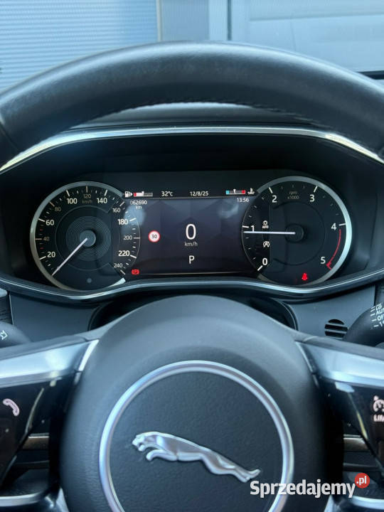 Jaguar FPACE Jaguar FPace 20D I4 204 AWD Auto SE diesel łódzkie Łódź