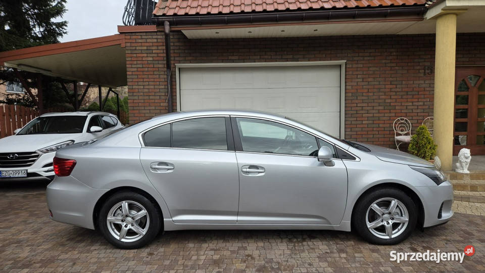 Toyota Avensis 2 0 D4D 124 T27 Salon super stan Avensis Aleksandrów Łódzki