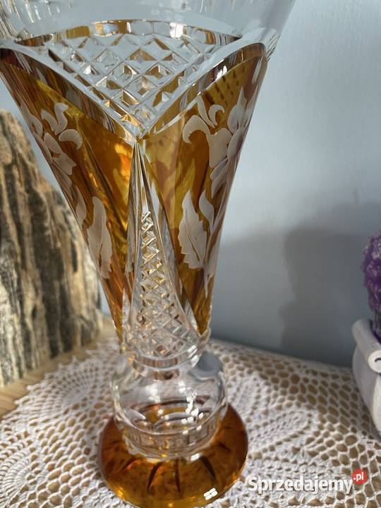 Krysztalowy palony wazonik na stopie huta Julia Jelenia Góra