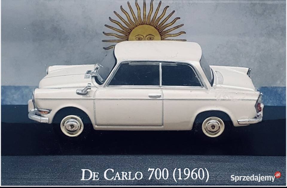 Model De Carlo 700 BMW 700 kremowy skala 143 IXO kujawsko-pomorskie