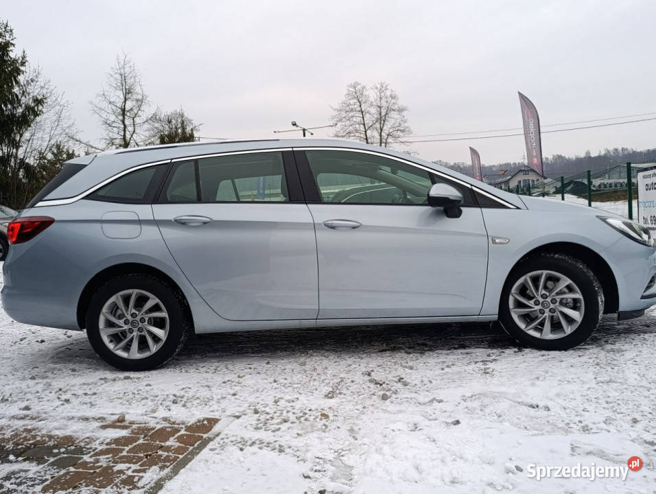 Opel Astra Astra Sports Tourer Bezwypadkowa mały Dulowa sprzedam