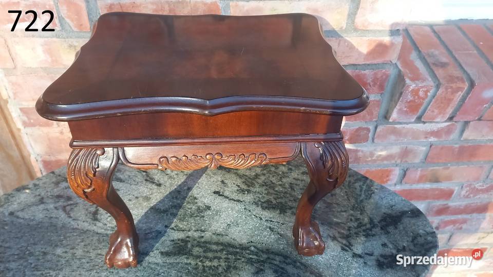 Drewniany stolik boczny w stylu Chippendale z Gawroniec sprzedam