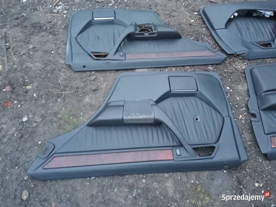 Mercedes W124 kombi wnętrze skóra czarna boczki Działyń