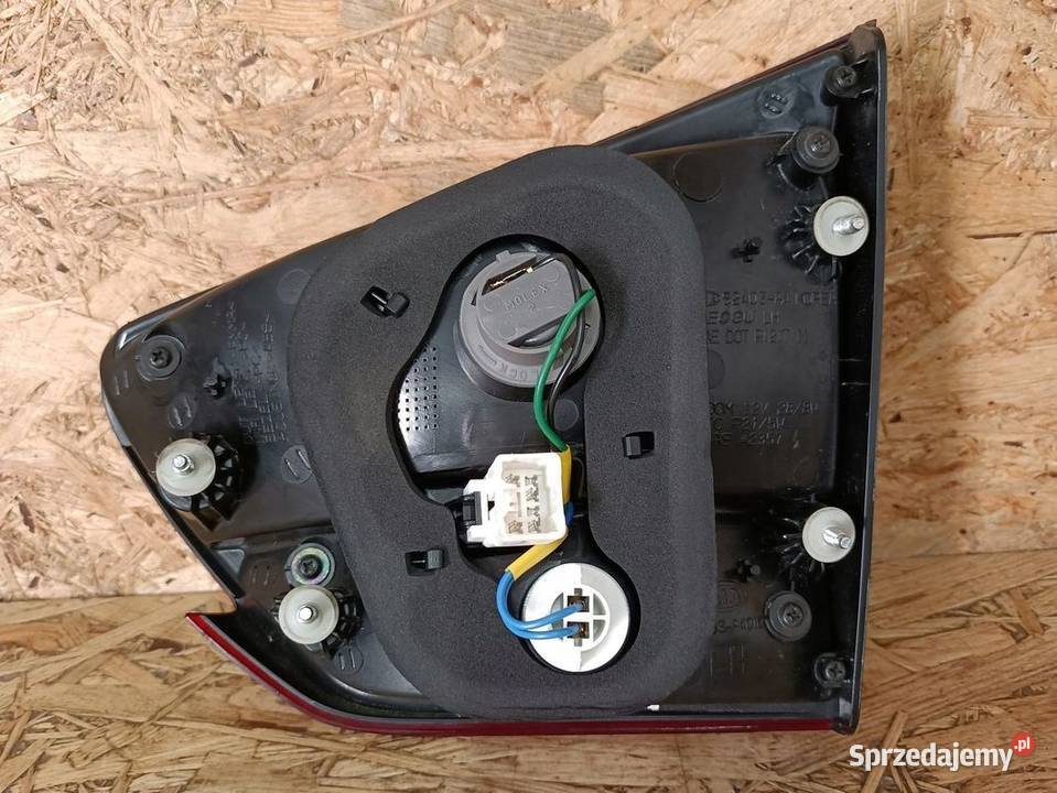 KIA CARENS IV LAMPA W KLAPĘ LEWY TYŁ 92403A4010 Pleszew