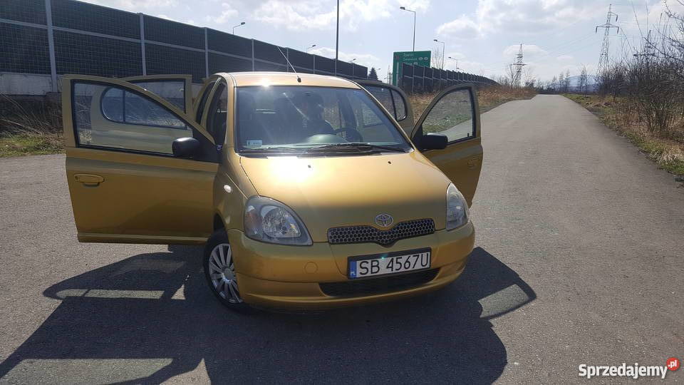Piękny złoty Yaris Toyota z udokumentowanym Bielsko-Biała