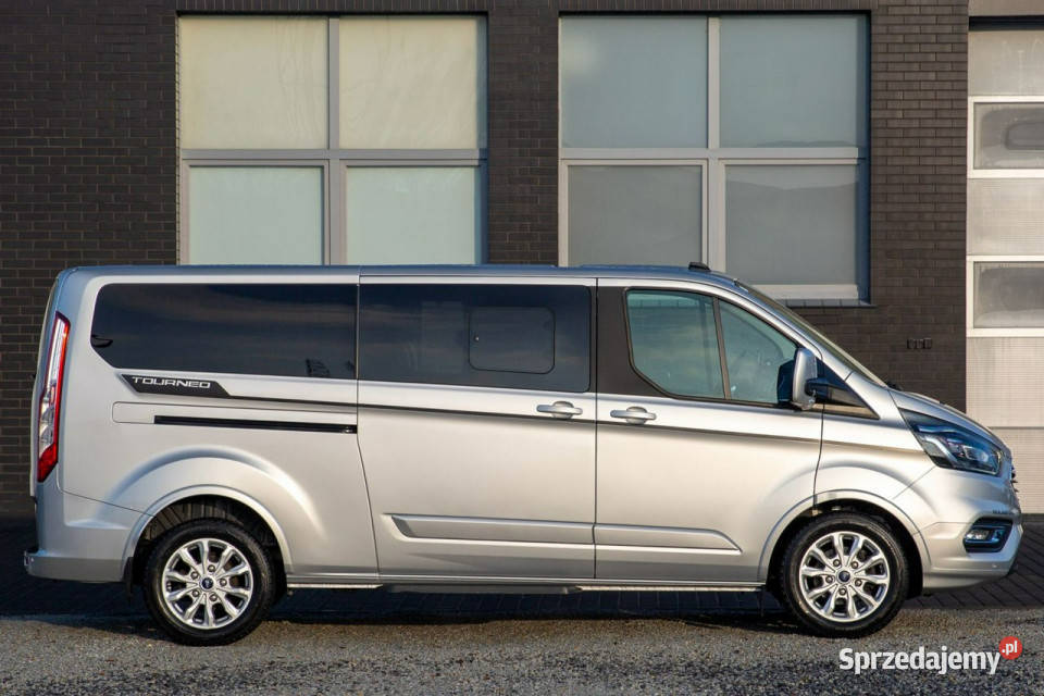 Ford Tourneo Custom TITANIUM 9OSÓB L2H1 320