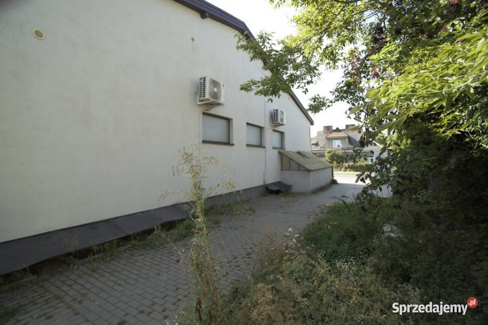 Budynek usługowohandlowy Trawniki centrum