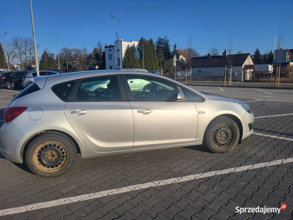 Opel Astra J 14 Turbo 140 Fabryczna instalacja nieuszkodzony Skawina