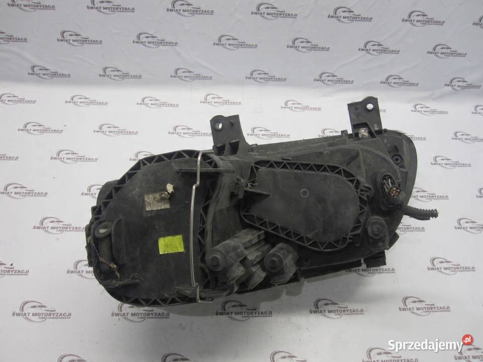 VOLKSWAGEN CADDY III 09r lampa prawy przód świętokrzyskie