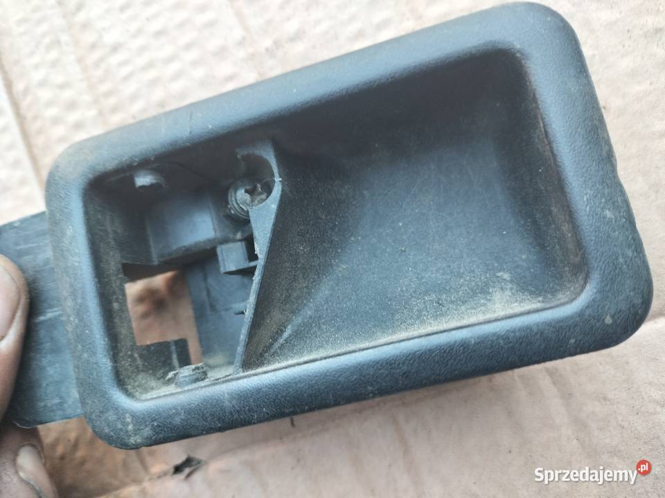 AUDI 80 B4 80B4 893837020 R UCHWYT KLAMKI Kamień-Kolonia sprzedam