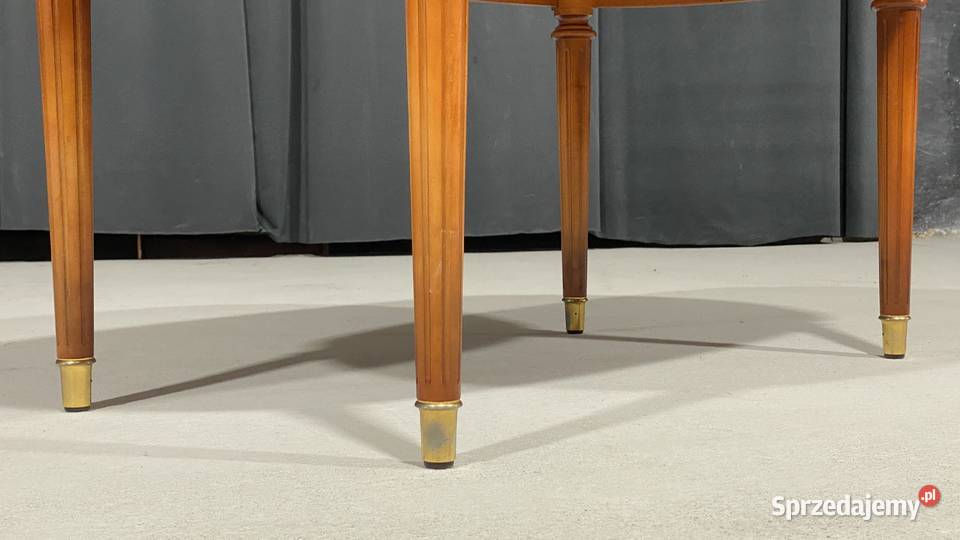 Intarsjowany wiśniowy stolik kawowy owalny Budno