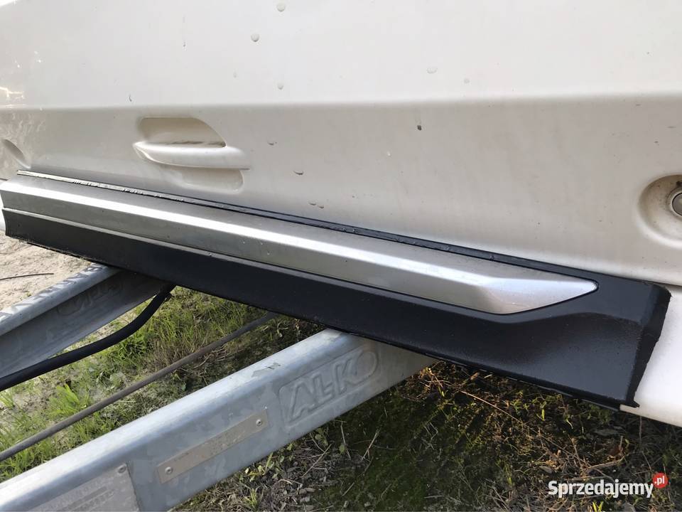 BMW X3 F25 X4 F26 1417 listwa drzwi prawy przód Karoseria