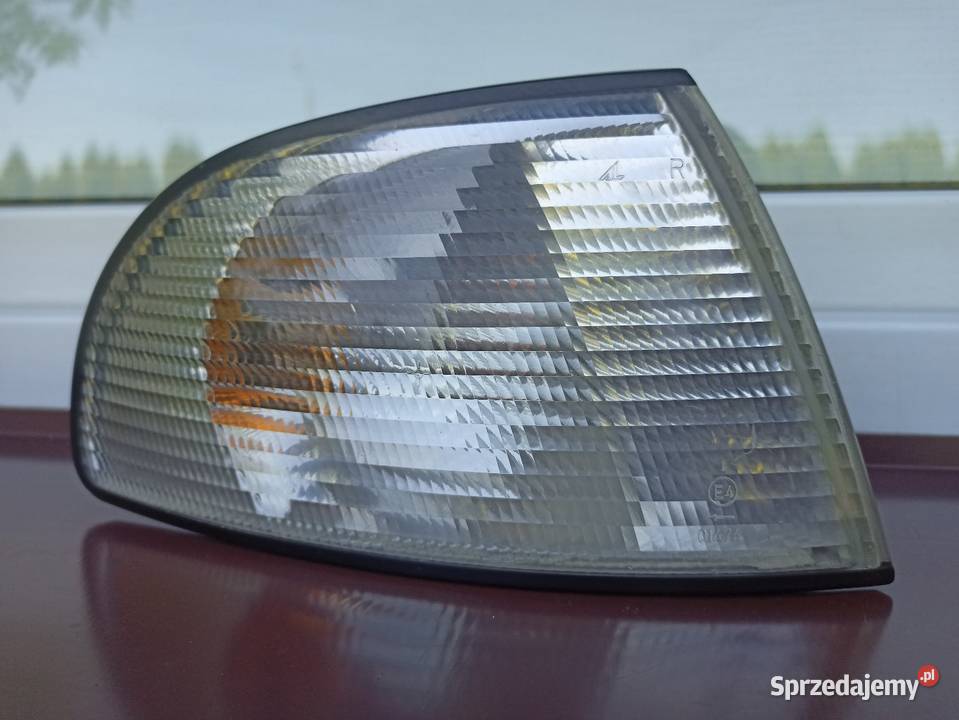 Audi A4 B5 kierunkowskaz kierunek migacz prawy Sieradz