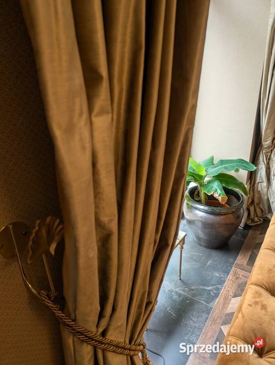 Używany komplet wyposażenia strefy recepcji i Skórzewo