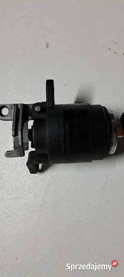Wkładka przycisk zamka bagażnika Audi 80 B3 100
