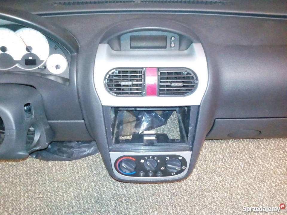Kokpit z Opla Corsa C Lift 2005r Wyposażenie wnętrza Ludźmierz