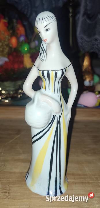 Kobieta z koszem Grzybiarka Ćmielów