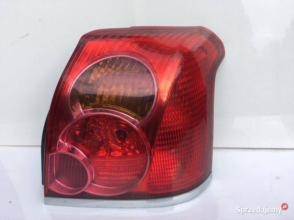TOYOTA AVENSIS T25 HB PRAWA LAMPA TYŁ Ostroróg