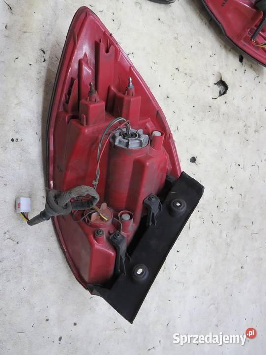 LAMPA PRAWA TYLNA TYŁ HB KIA CEED II 92402A20 osobowe