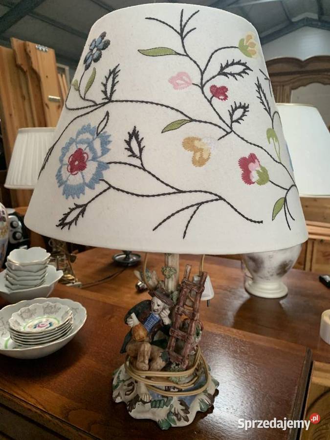Piękna lampa z haftowanym kloszem i ceramiczną Sławoszewek