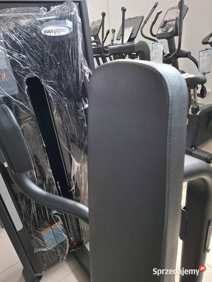 Urządzenie siłowe do ćwiczeń mięśni klatki Wałcz