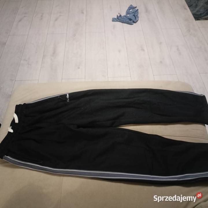 Czarne spodnie dresowe z lampasem SM Streetwear Długie Weronikopole