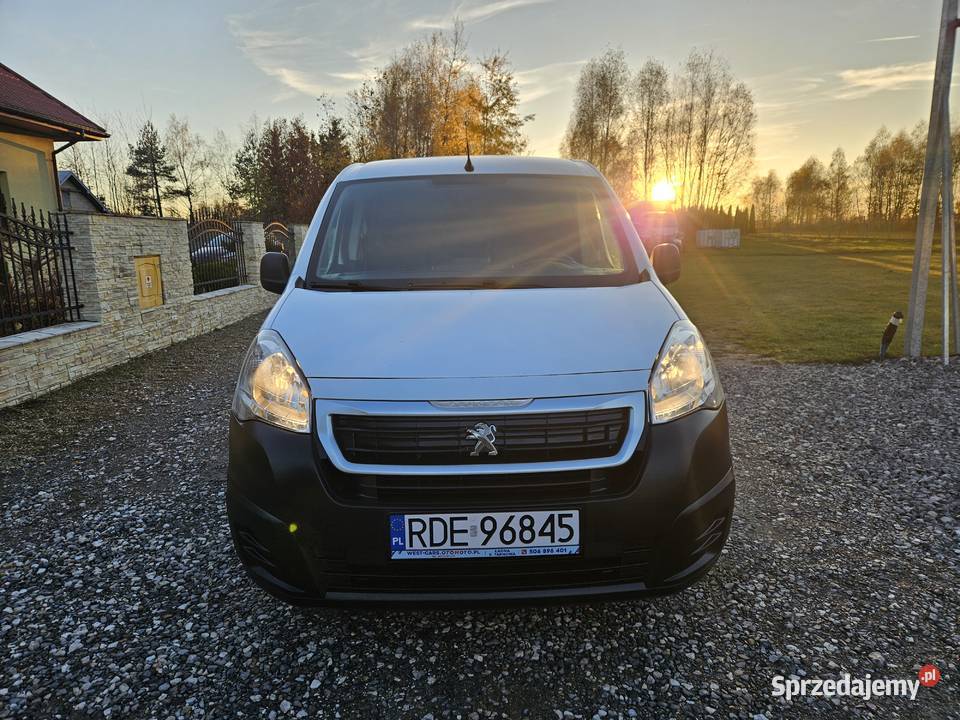 Super stan navi czujniki cofania serwis Partner Tarnów sprzedam