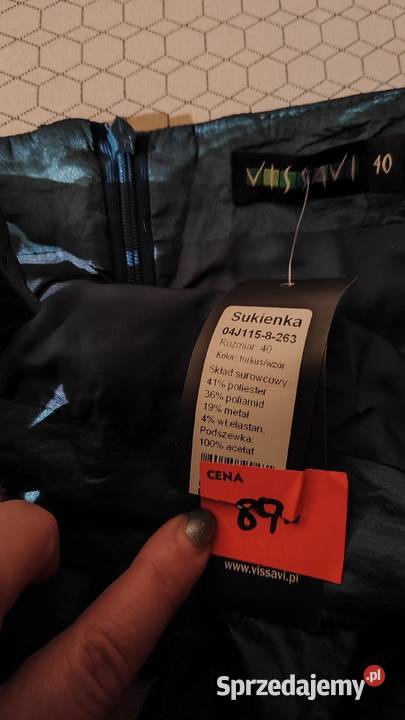 Sukienka bombka z połyskującymi drobinkami zielony