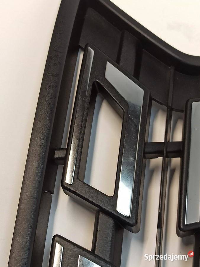 DACIA DUSTER ATRAPA GRILL 623102515R dolnośląskie sprzedam