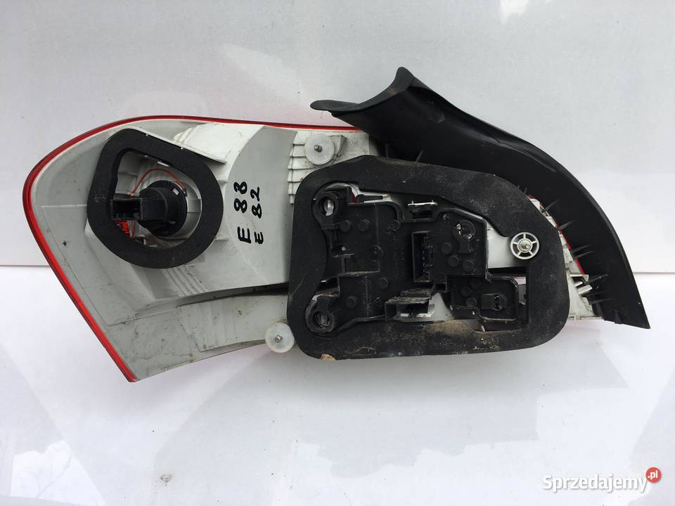 BMW E82 E88 PRAWA LAMPA TYŁ COUPE Ostroróg