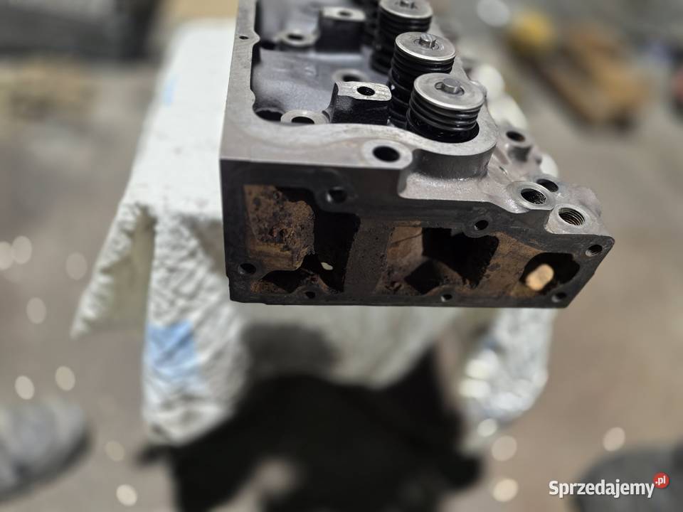 Głowica Perkins at4236 Massey Ferguson 3070