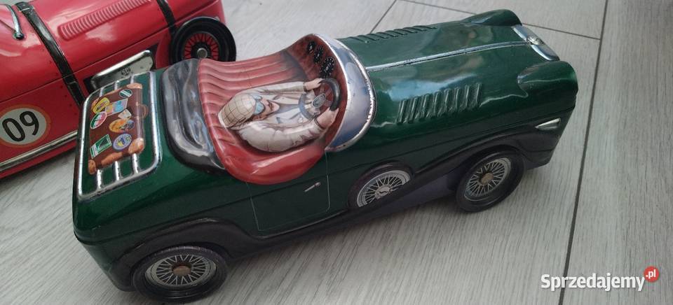 Stare puszki w kształcie samochodów Przemyśl