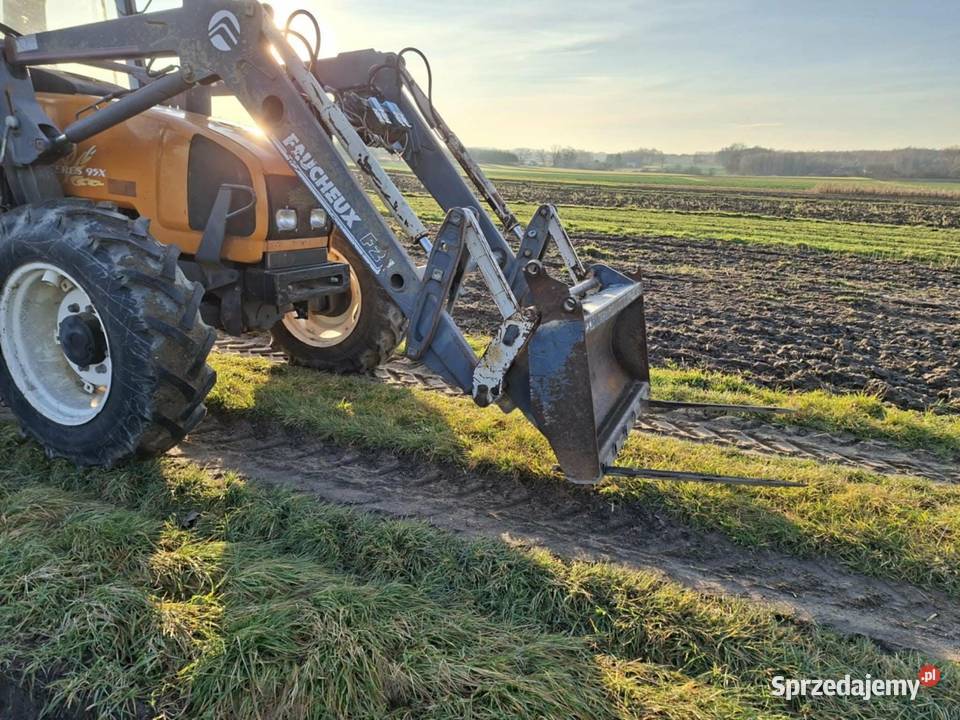 Ciągnik rolniczy renault Renault