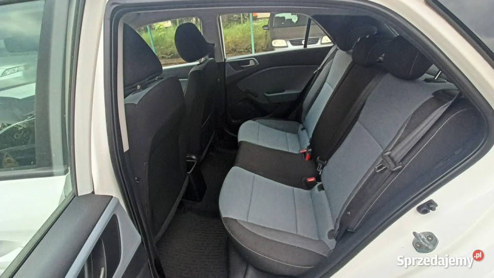 Hyundai i20 pierwszy właściciel niski przebieg Hatchback Tomaszów Mazowiecki