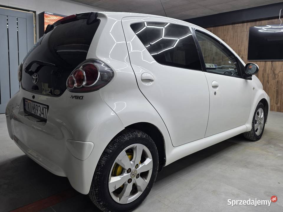 Toyota Aygo piękna biała z czarnym dachem Morawica