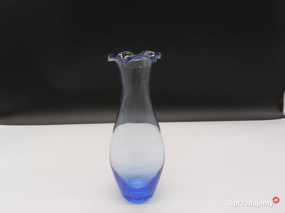 Ręcznie formowany niebieski szklany wazon