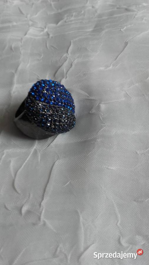 PIERŚCIONEK Z OKAZAŁYM OCZKIEM W KSZTAŁCIE UST Piła