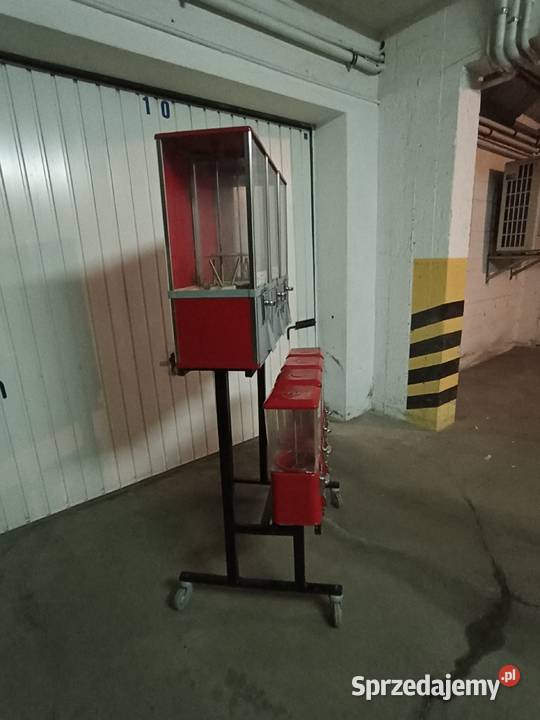 Automat sprzedający zabawki pamiątki w kapsułach Kołobrzeg