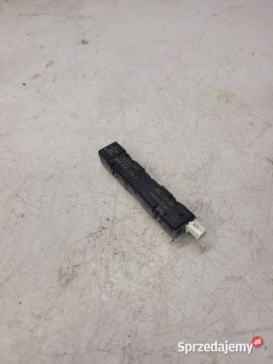WZMACNIASZ ANTENOWY AUDI Q5 8R 8R0035225J osobowe Przystajń